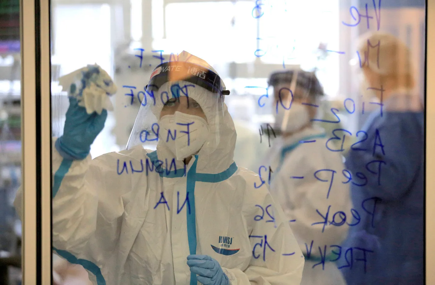 Doradca premiera ds. walki z COVID-19: Mamy do czynienia z odmianą wirusa, która łatwiej zakaża