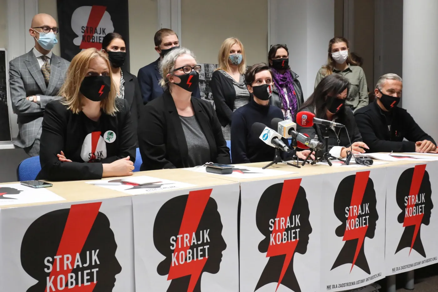 O ile wzrośnie liczba zakażeń po protestach? Naukowcy obliczyli