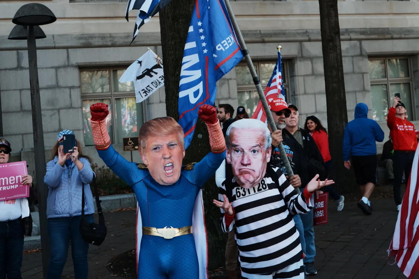 Starcia podczas marszu sympatyków Trumpa w Waszyngtonie. "Zatrzymać oszustwo"