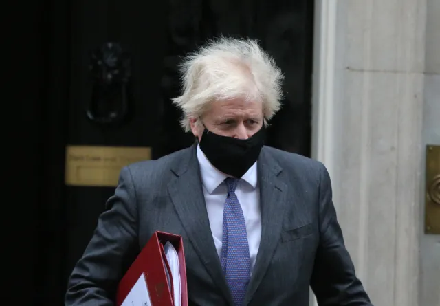 Przeprosiny nie pomogły. Część konserwatystów chce rezygnacji premiera Johnsona