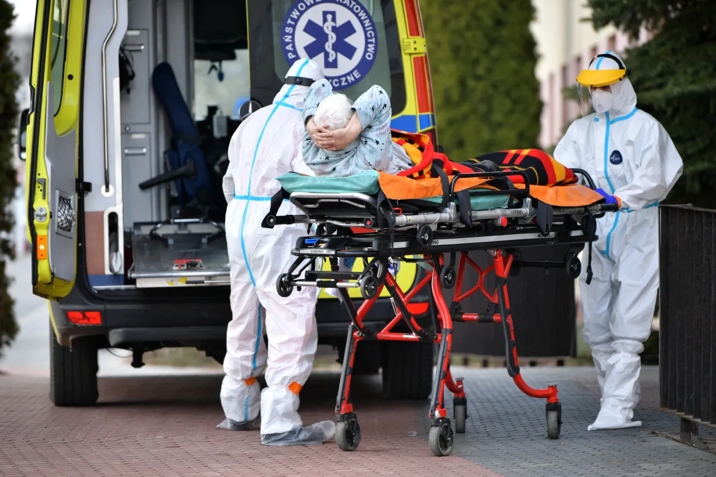 Wzrost zachorowań ponownie powyżej średniej. Trzecia fala przyspiesza