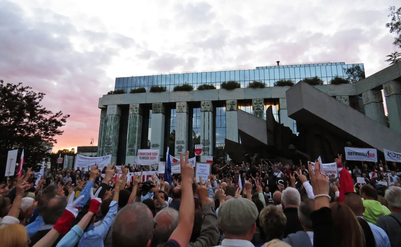 SN: Zakaz zgromadzeń w pandemii nie miał należytej podstawy prawnej