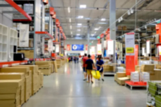 Nowe obostrzenia w sklepach w całej Polsce od 24.10: limity osób i godziny dla seniorów