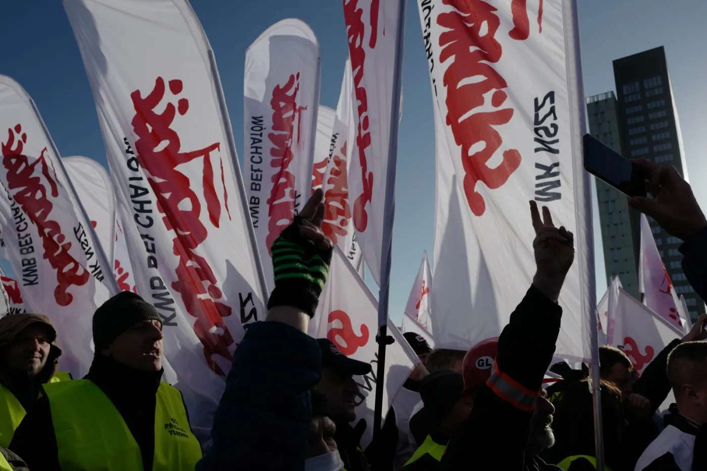 Związkowcy z „Solidarności” przed TSUE: Traktują nas jak bydło. Wszędzie zasieki jak podczas wojny