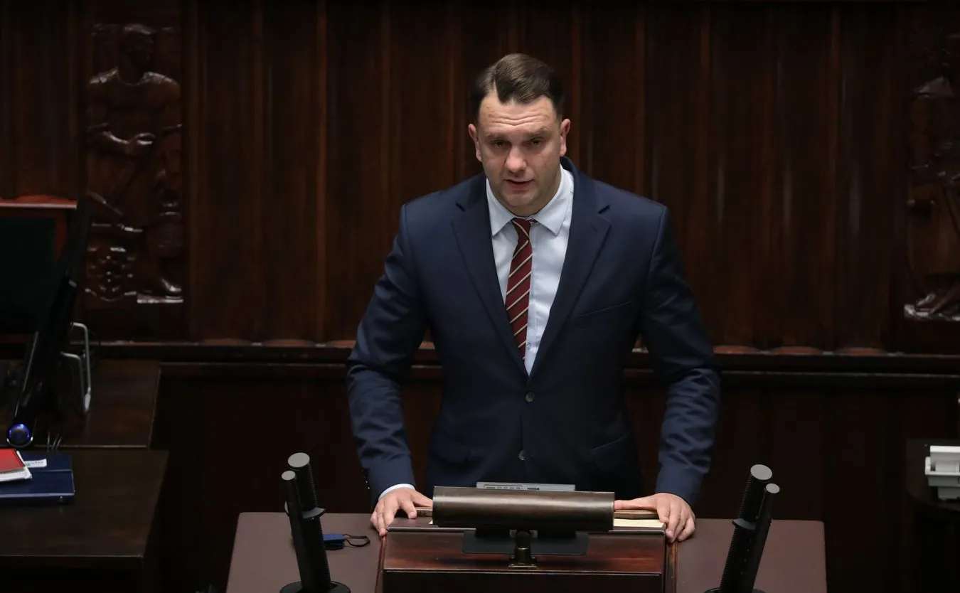 Mejza usuwa się w cień. Wystąpił o urlop w MSiT oraz w Sejmie