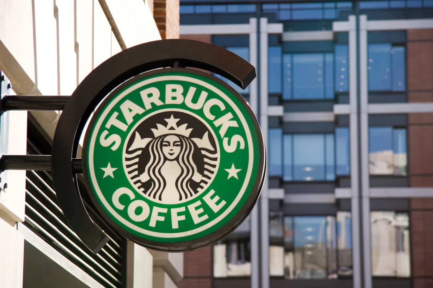 Starbucks: bojkoty i słabnąca gospodarka dają się we znaki