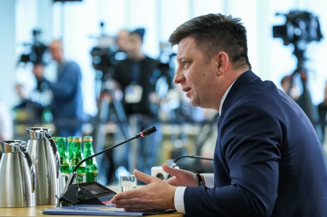 Dworczyk na komisji śledczej, czyli "nie potwierdzam, nie zaprzeczam" [OPINIA]