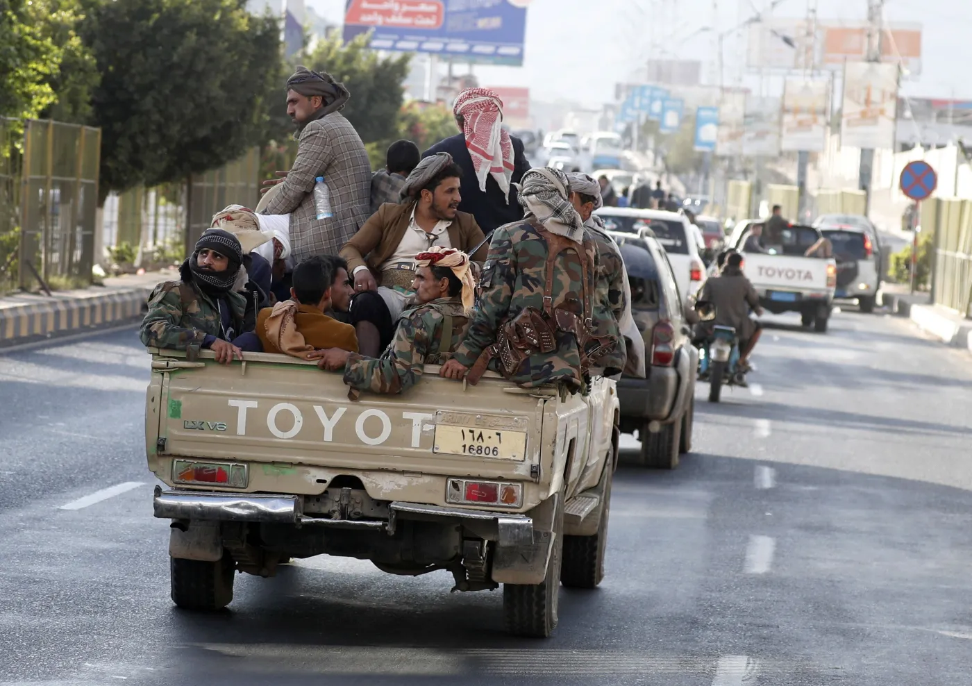 Rebelianci Huti zaatakowali masowiec i amerykańskie niszczyciele