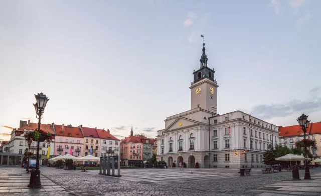 Trzech organizatorów antysemickiego marszu w Kaliszu doprowadzonych do prokuratury
