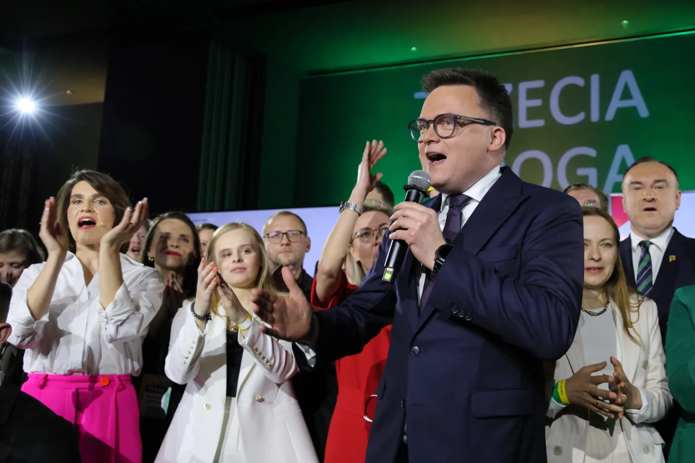 "Mamy wątpliwości". Szymon Hołownia niespodziewanie nt. babciowego