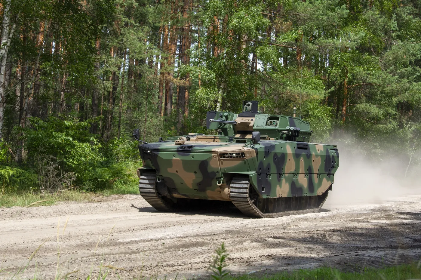 Nowy Pływający Bojowy Wóz Piechoty za kilkanaście lat będzie stanowił podstawowe wyposażenie wojsk zmechanizowanych w Polsce.