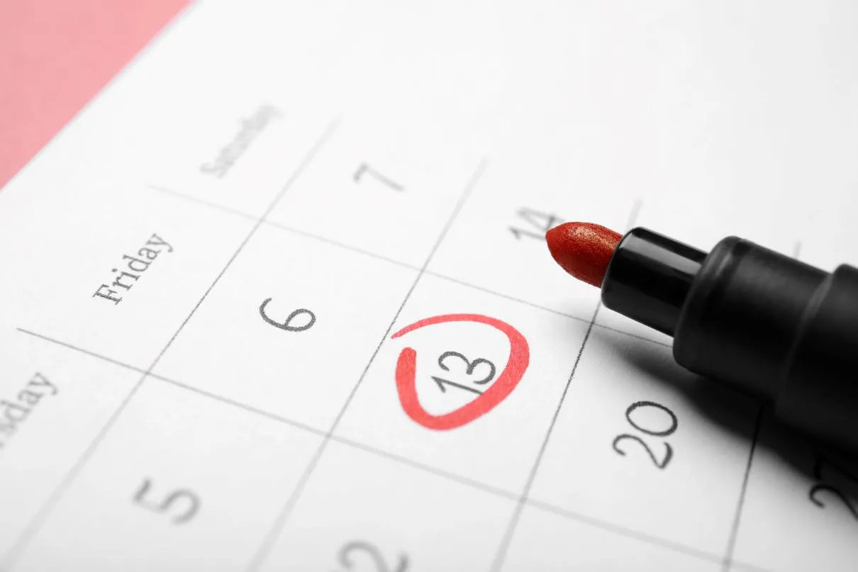 Dziś piątek 13-ego. Można wyliczyć, kiedy przypada np. w 2026 r. [Algorytm]