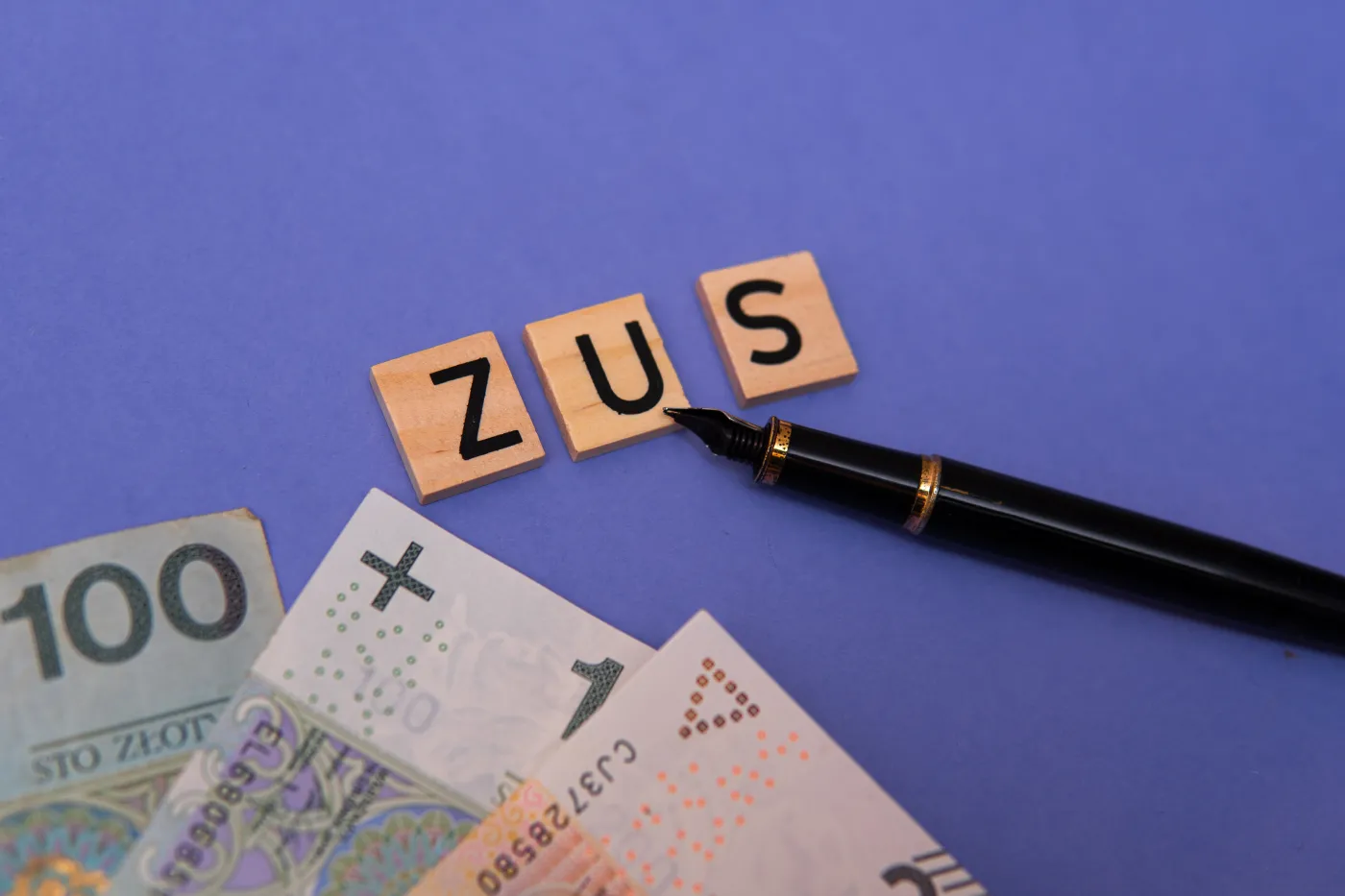 Ubezpieczenie chorobowe. Dla kogo 80 proc. zasiłku, a dla kogo 100 proc.? Jak długo można go pobierać?