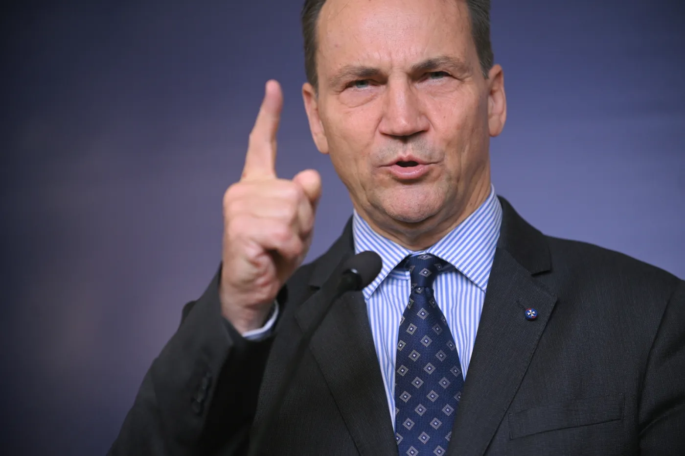 Sikorski: Polska musi mieć własne fabryki amunicji. To wysoki priorytet