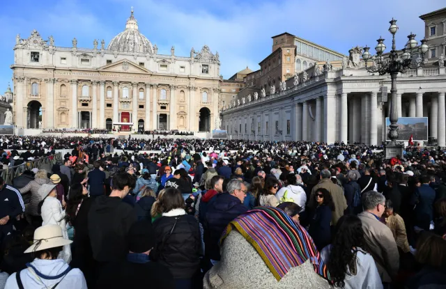 Pogrzeb papieża Franciszka to jedna z największych ceremonii w historii. Przyjechało tu pół świata