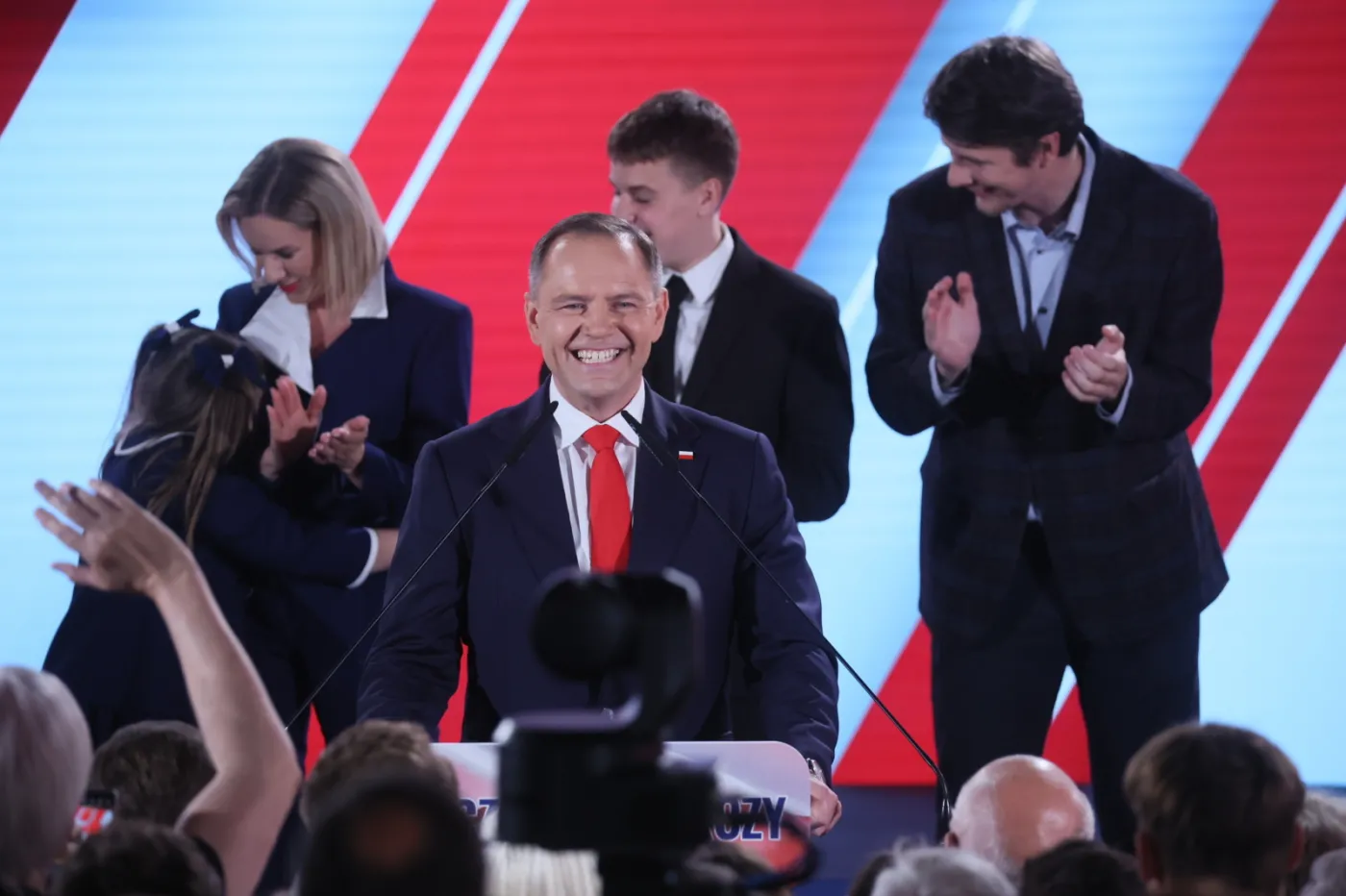 Wybory prezydenckie 2025. Sukces Karola Nawrockiego. Sztab wzorował się na jednym kraju [RAPORT]