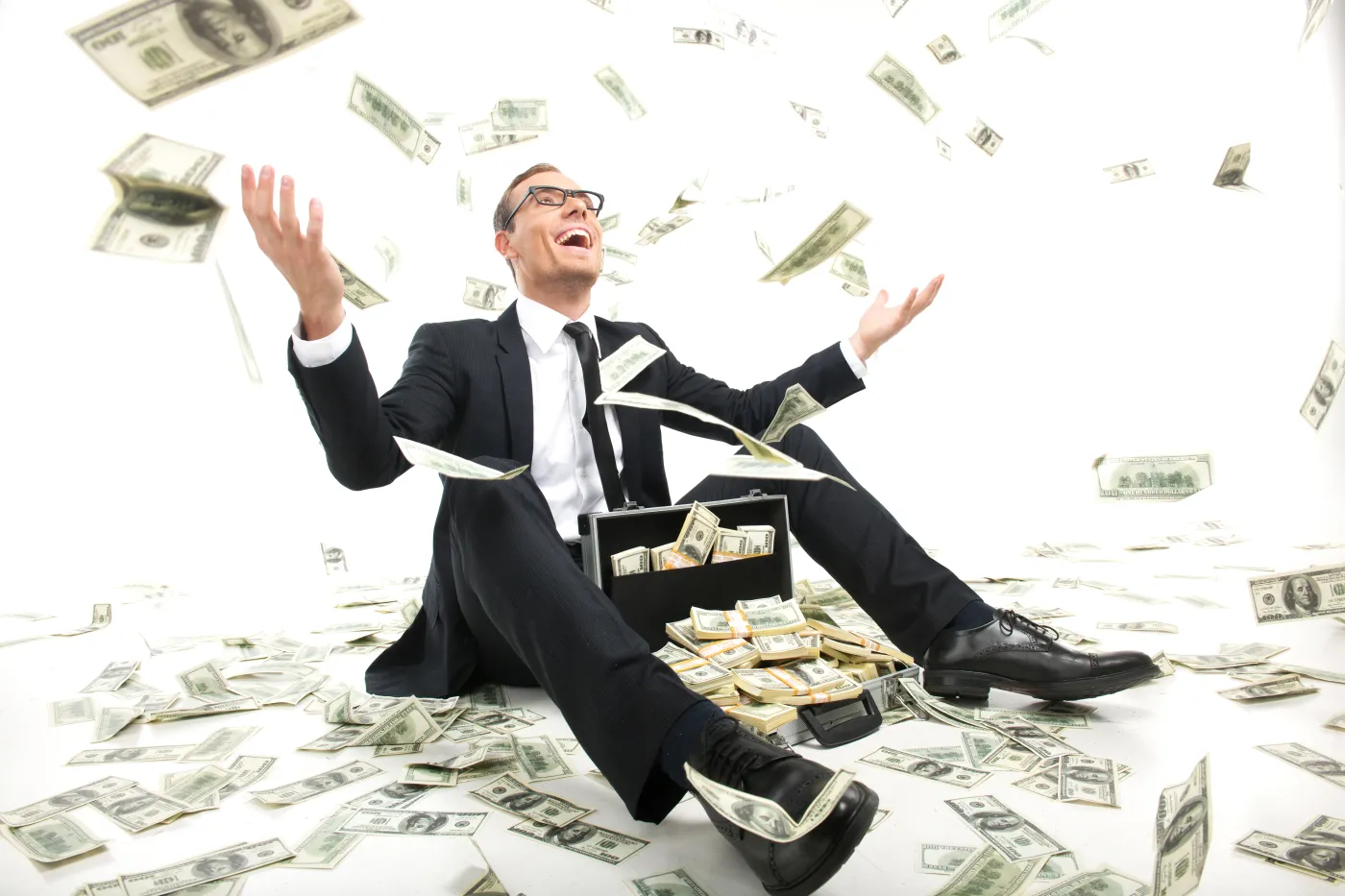 Zarobki dyrektorów generalnych. Średnio zarabiają 290 razy więcej niż przeciętny pracownik [LISTA TOP10]