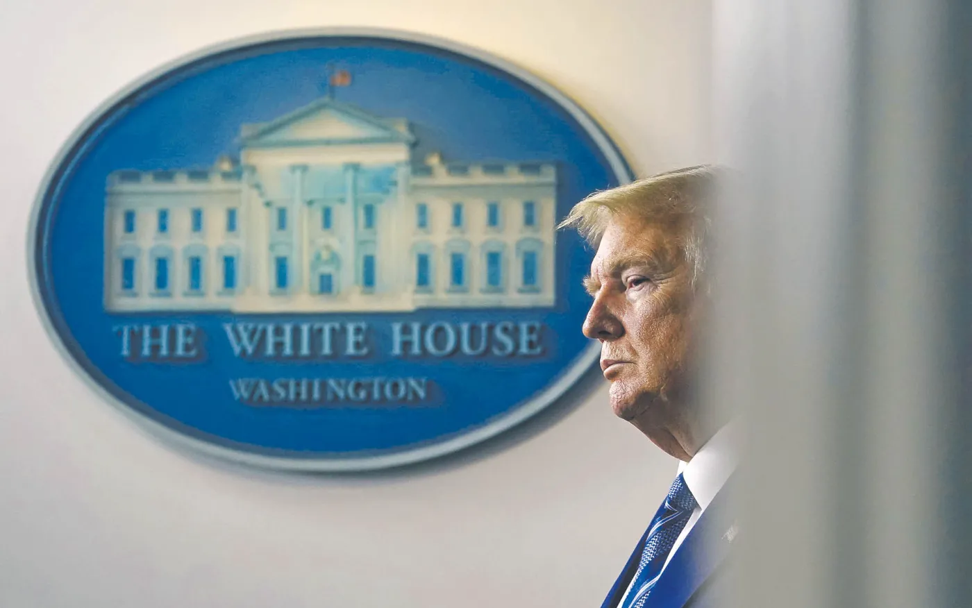 Dlaczego Trump się wycofał? Dwa myśliwce na dnie morza i stracony miliard dolarów.