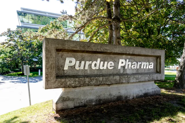 Tylko wielka korporacja może bezkarnie popełnić wielką zbrodnię, czyli o tym, jak Purdue Pharma wywołało epidemię w USA