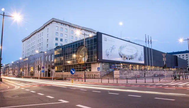 Decyzja RPP dotycząca utrzymania stóp procentowych wzmacnia złotówkę [KOMENTARZ]