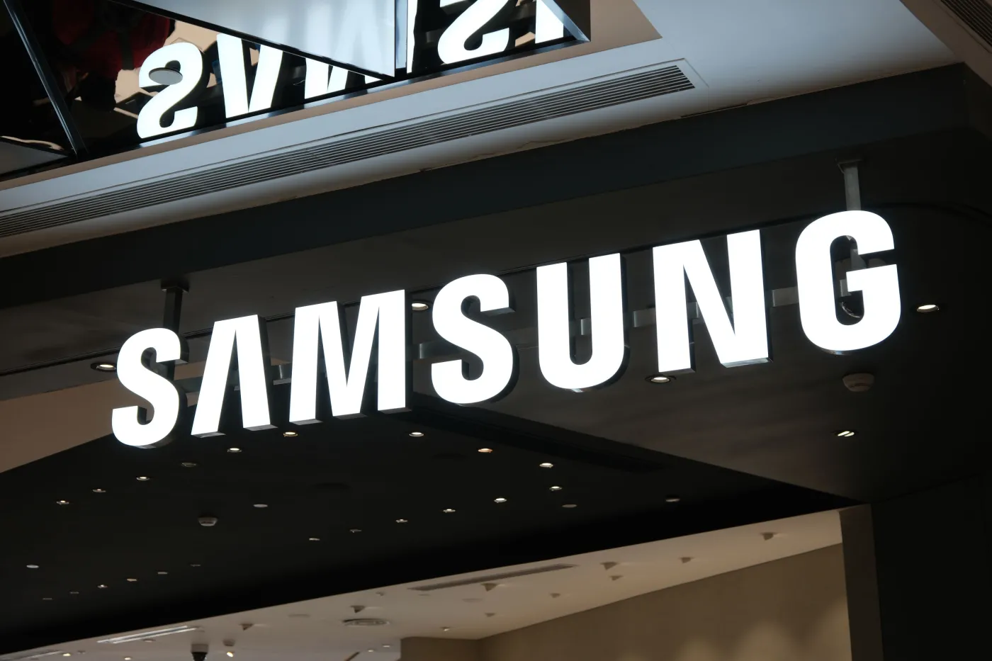 AI drenuje rynek z niektórych układów pamięci. Samsung podnosi ceny nawet o 60 proc.