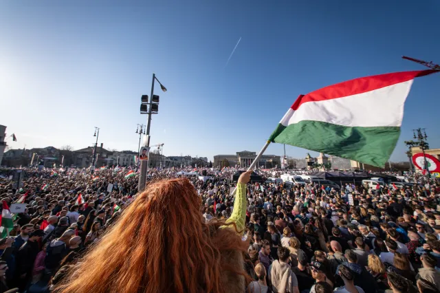 Wybory na Węgrzech. Sondaże: rośnie poparcie dla partii TISZA