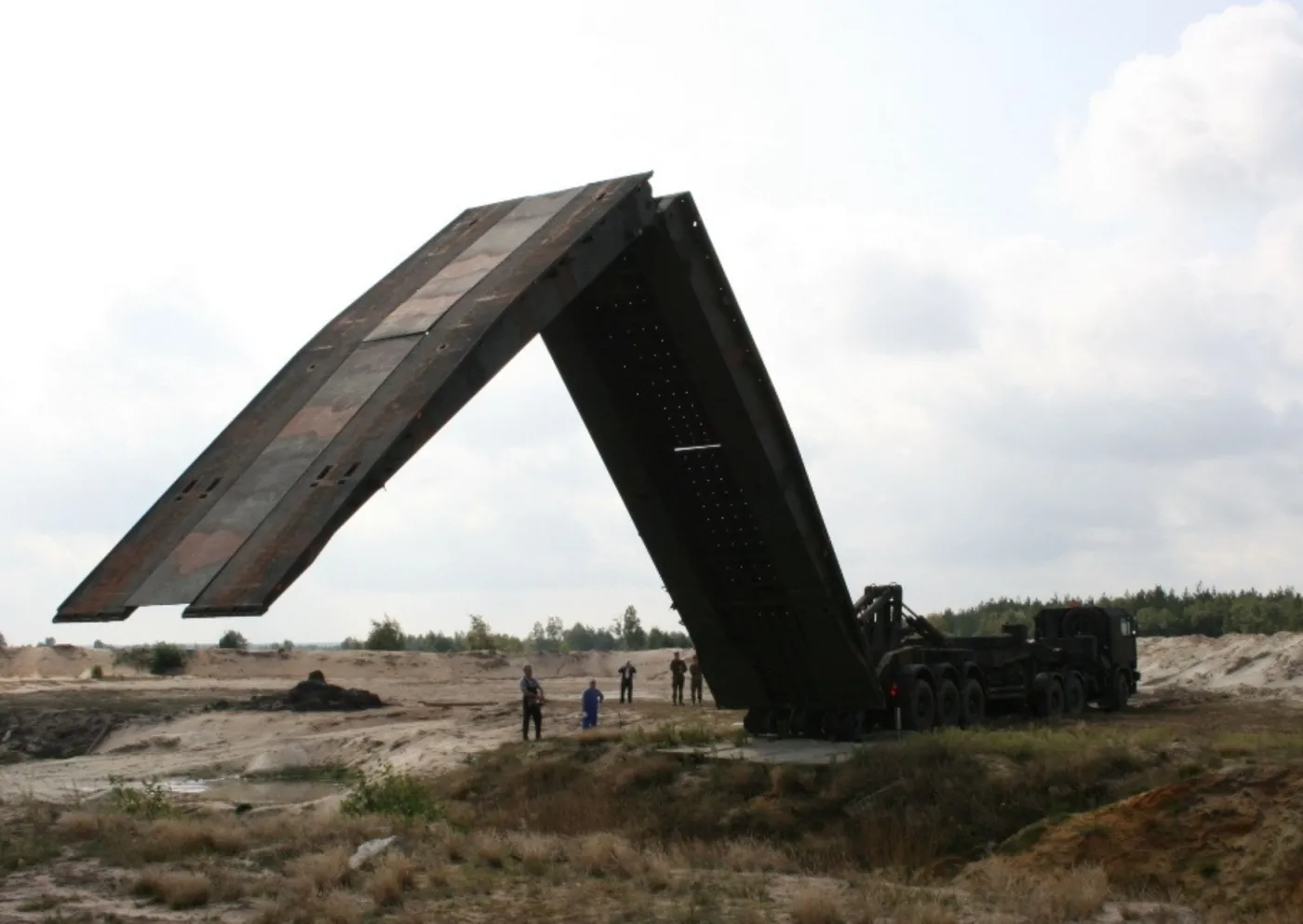 Potężne mosty trafiły do polskiej armii. Przeprawią ciężkie czołgi w 10 minut