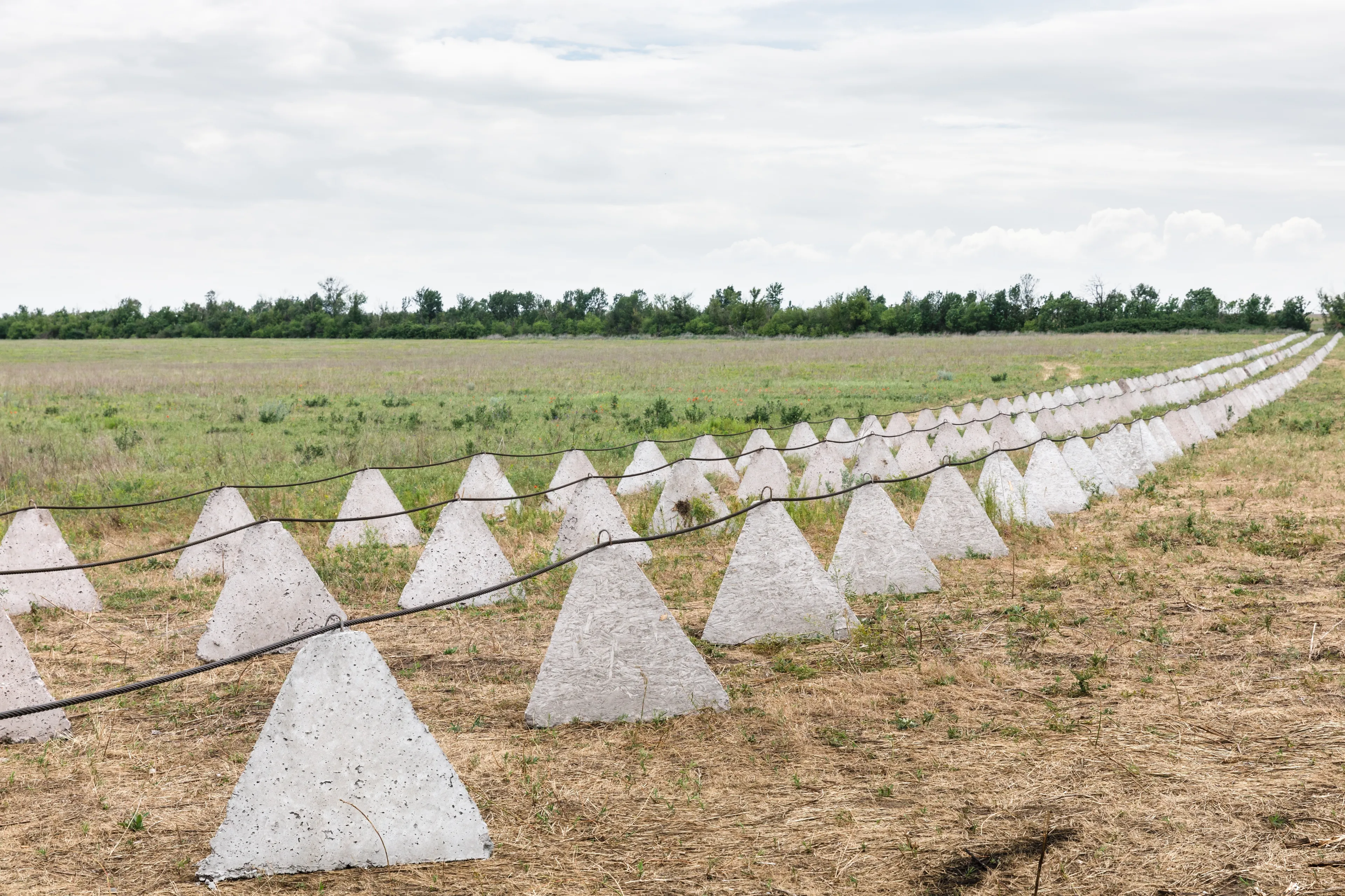 Ukraina szykuje umocnienia na granicy. Widać je z kosmosu