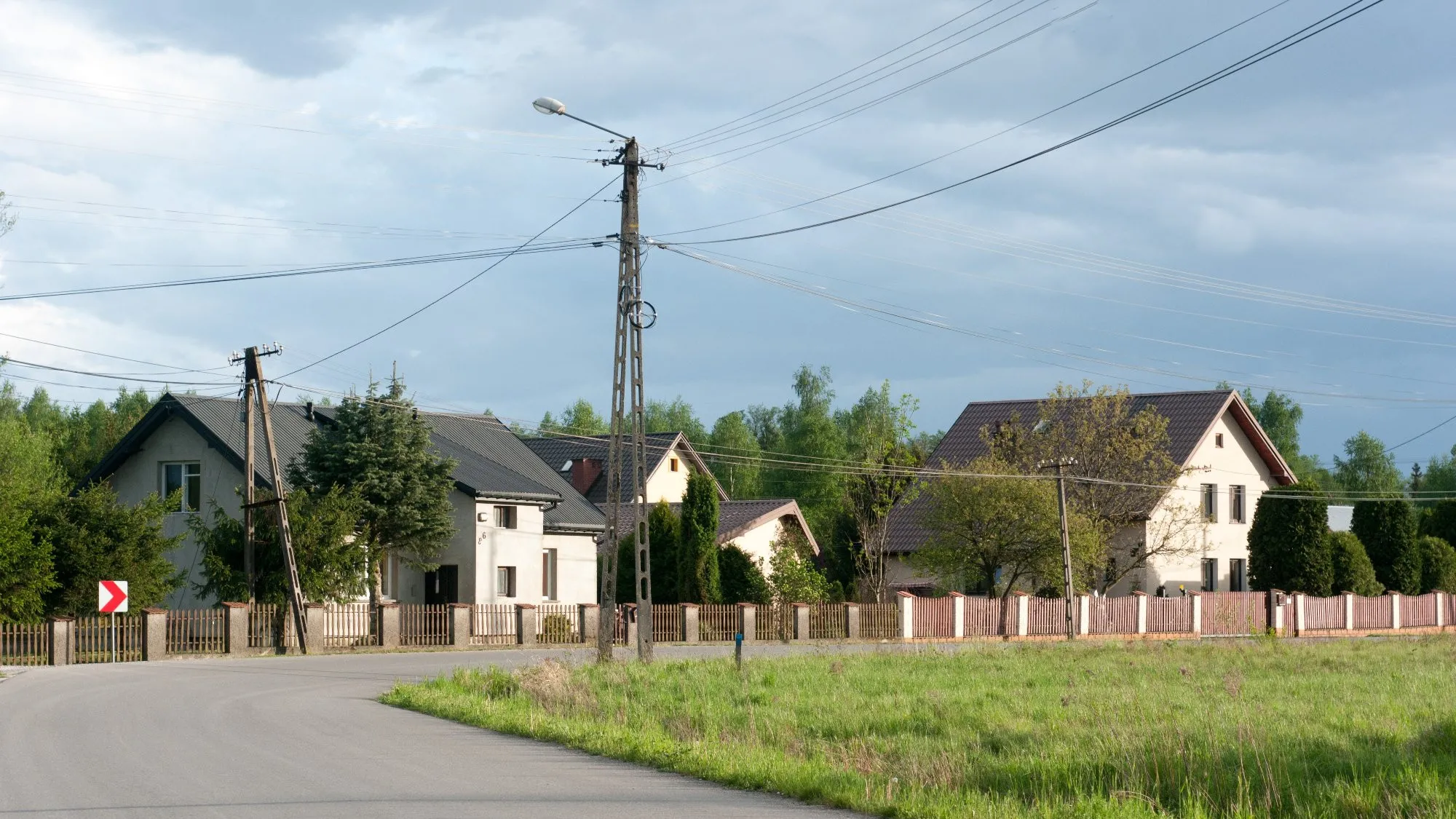 Wynagrodzenie za bezumowne korzystanie z nieruchomości pod urządzeniami przesyłowymi – czego może żądać właściciel?