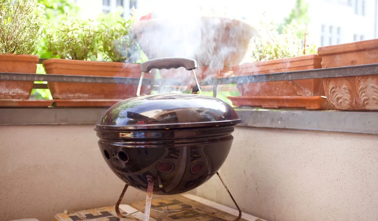 Co z grillem na balkonie i obowiązkowym OC?