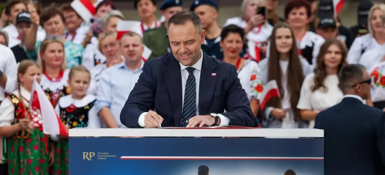 Zmiany w Karcie Nauczyciela na horyzoncie: Nowe przywileje, podwyżki i decyzja prezydenta przed 1 września?