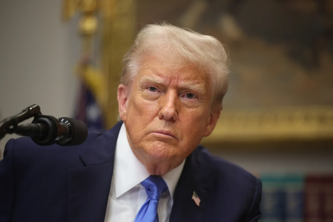 Leki, meble i ciężarówki. Donald Trump nakłada kolejne cła na importowane produkty