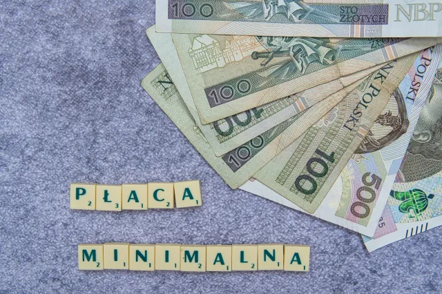 Tyle wyniesie płaca minimalna w 2026 roku. Oto kwoty brutto i netto