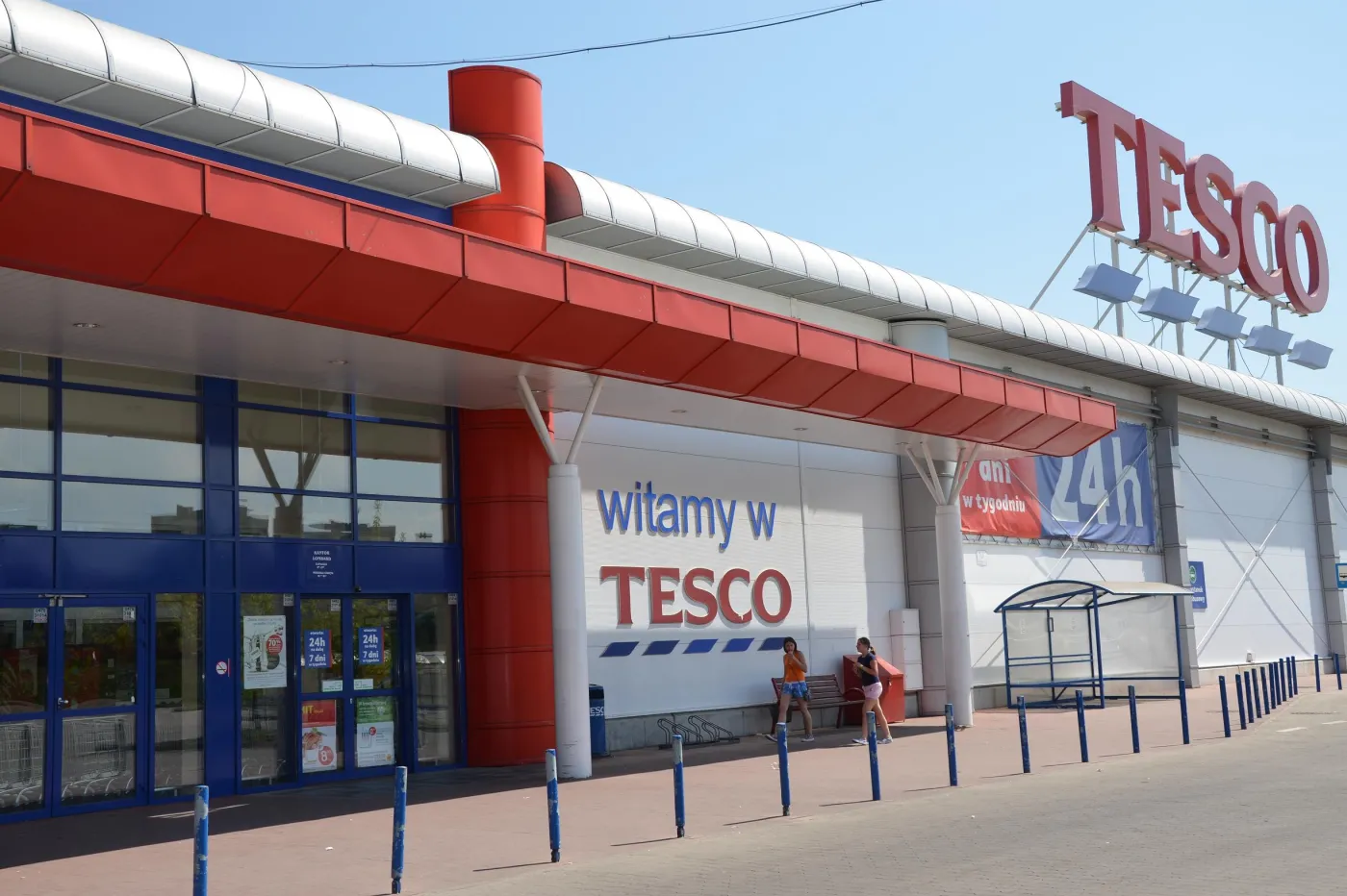 Rewolucja w handlu? Powstał pierwszy wirtualny sklep Tesco na lotnisku (WIDEO)