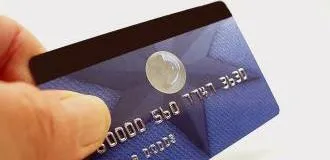 Zaciągnięcie kredytu konsumpcyjnego na spłatę długu na karcie rzadko się opłaca