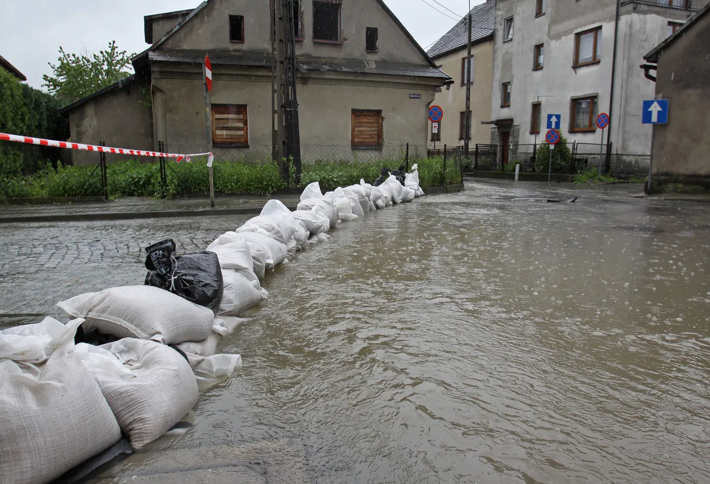 Wał przeciwpowodziowy z popiołu - pomysł gdańskich naukowców