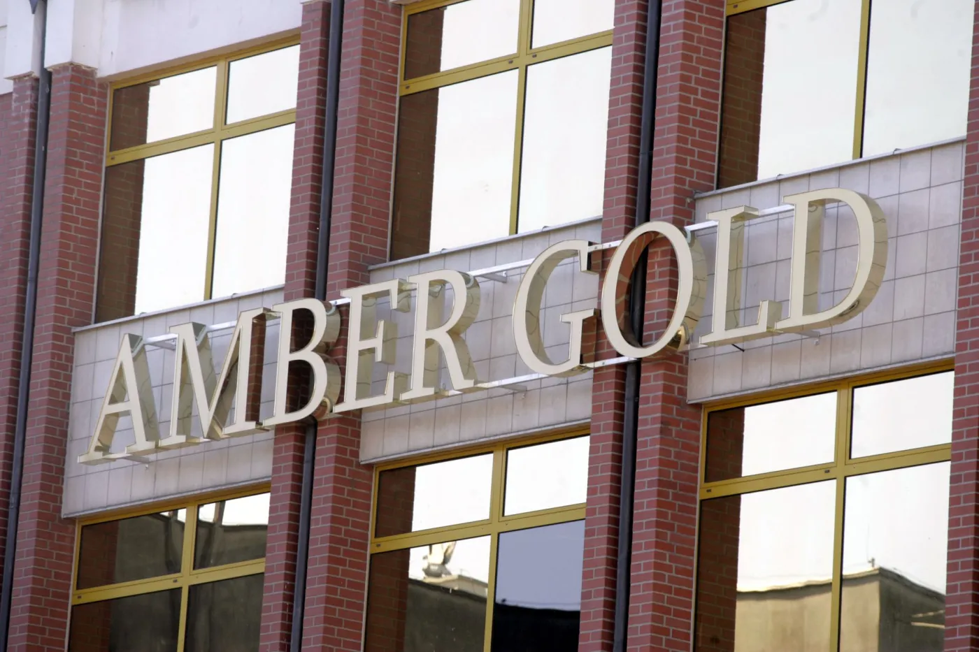 35 samochodów po Amber Gold sprzedano za 1,5 mln zł