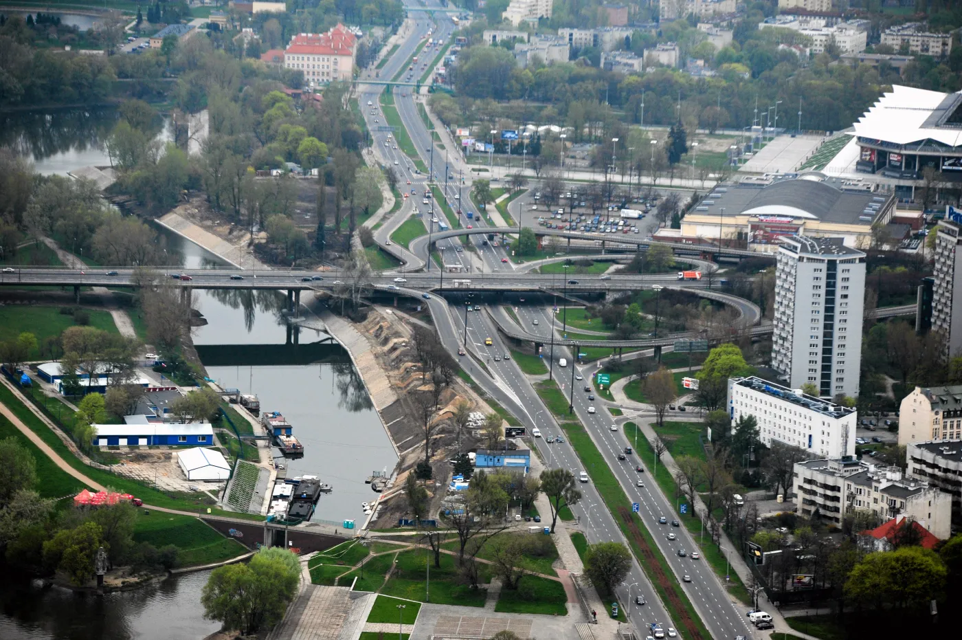 1322391-ast130502-173.jpg