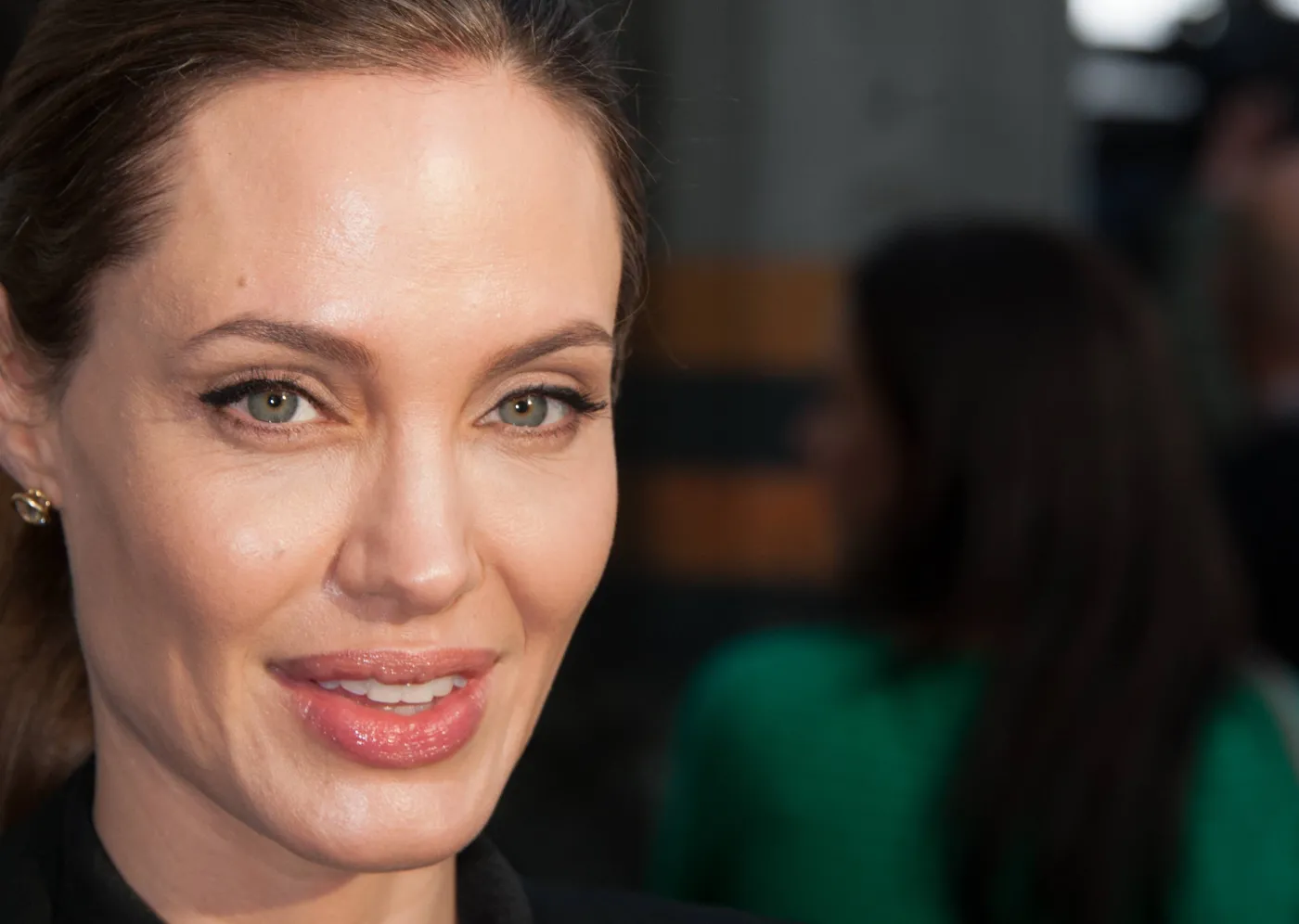1407487-angelina-jolie.jpg