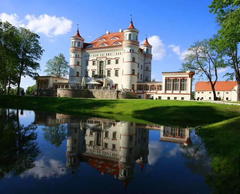 1744853-palac-wojanow.jpg