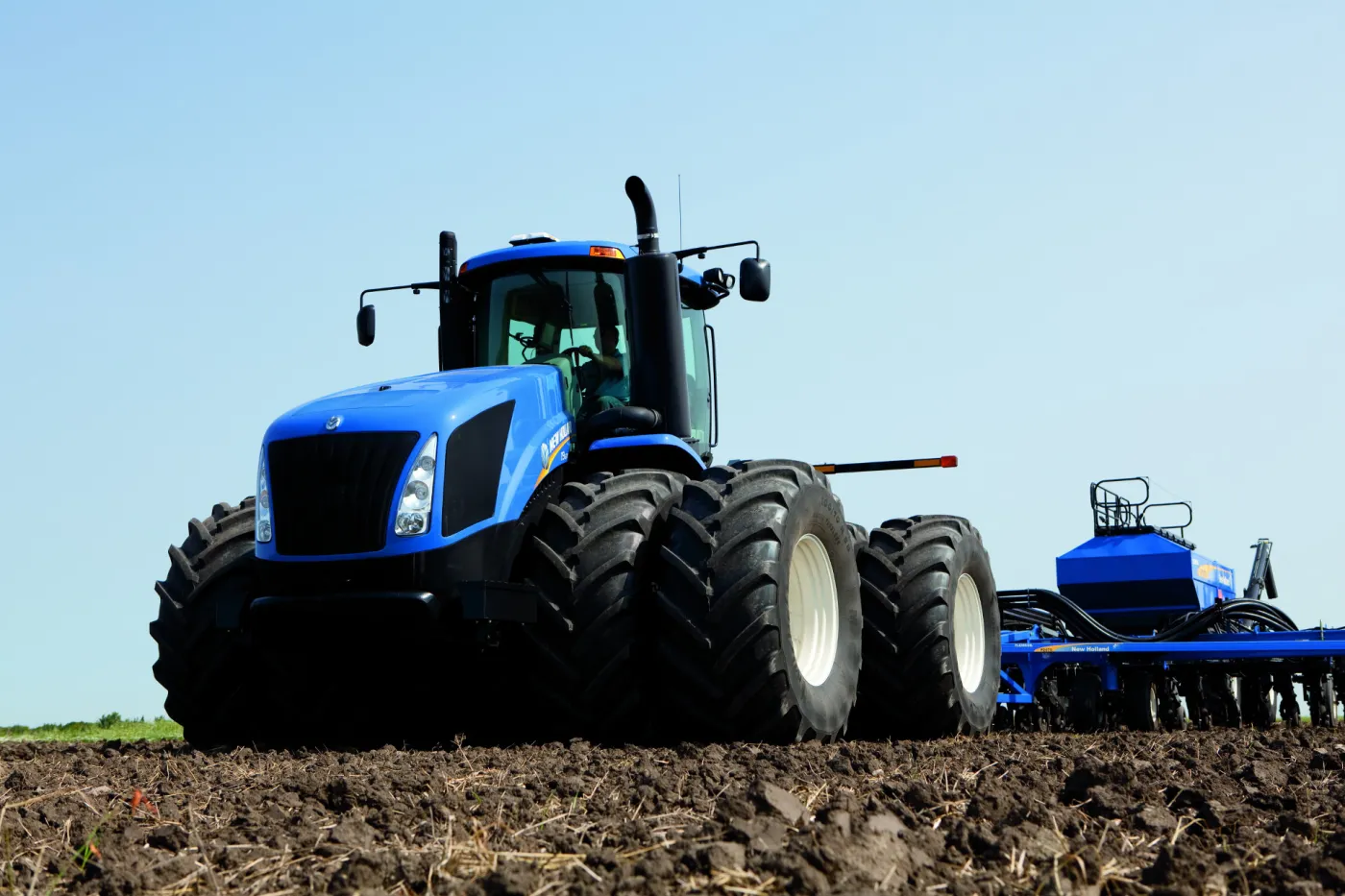 New Holland T9
