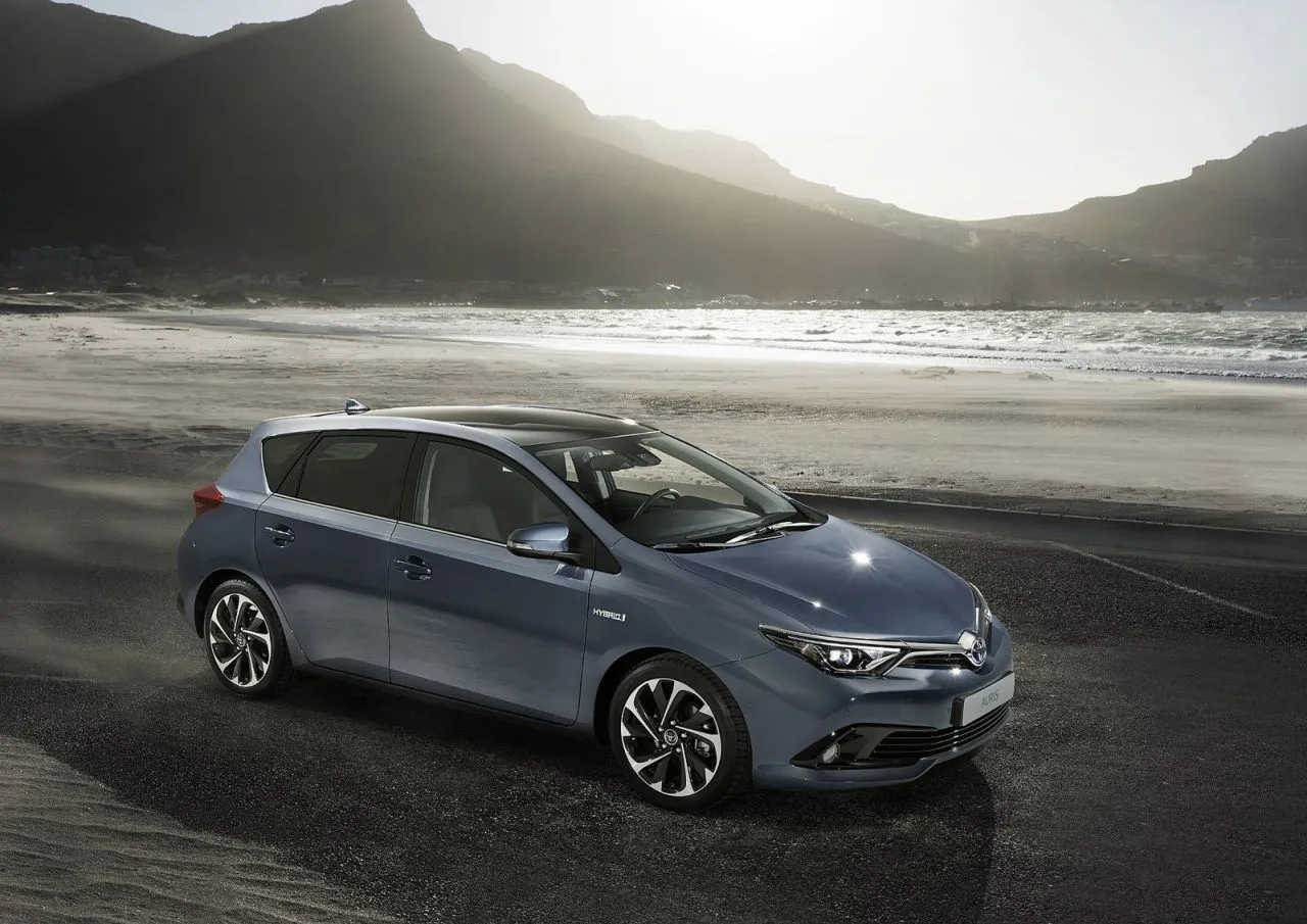 2724681-toyota-auris-1.jpg