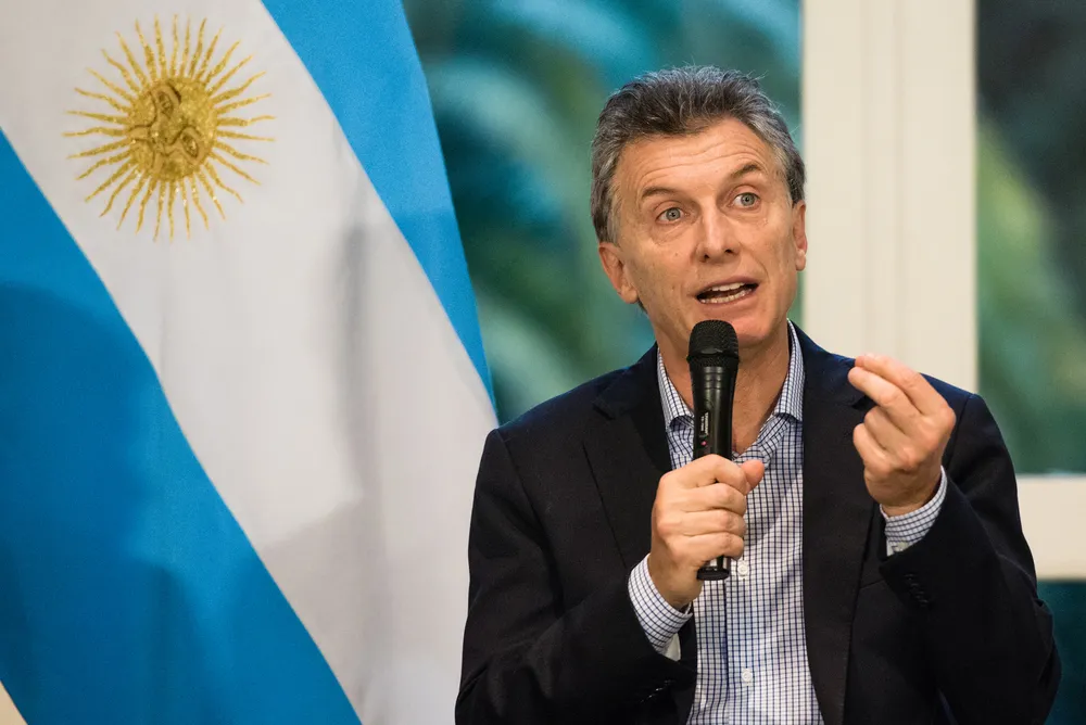 Argentyna: Rynek powoli uspokaja się. Macri i Fernandez chcą współpracować
