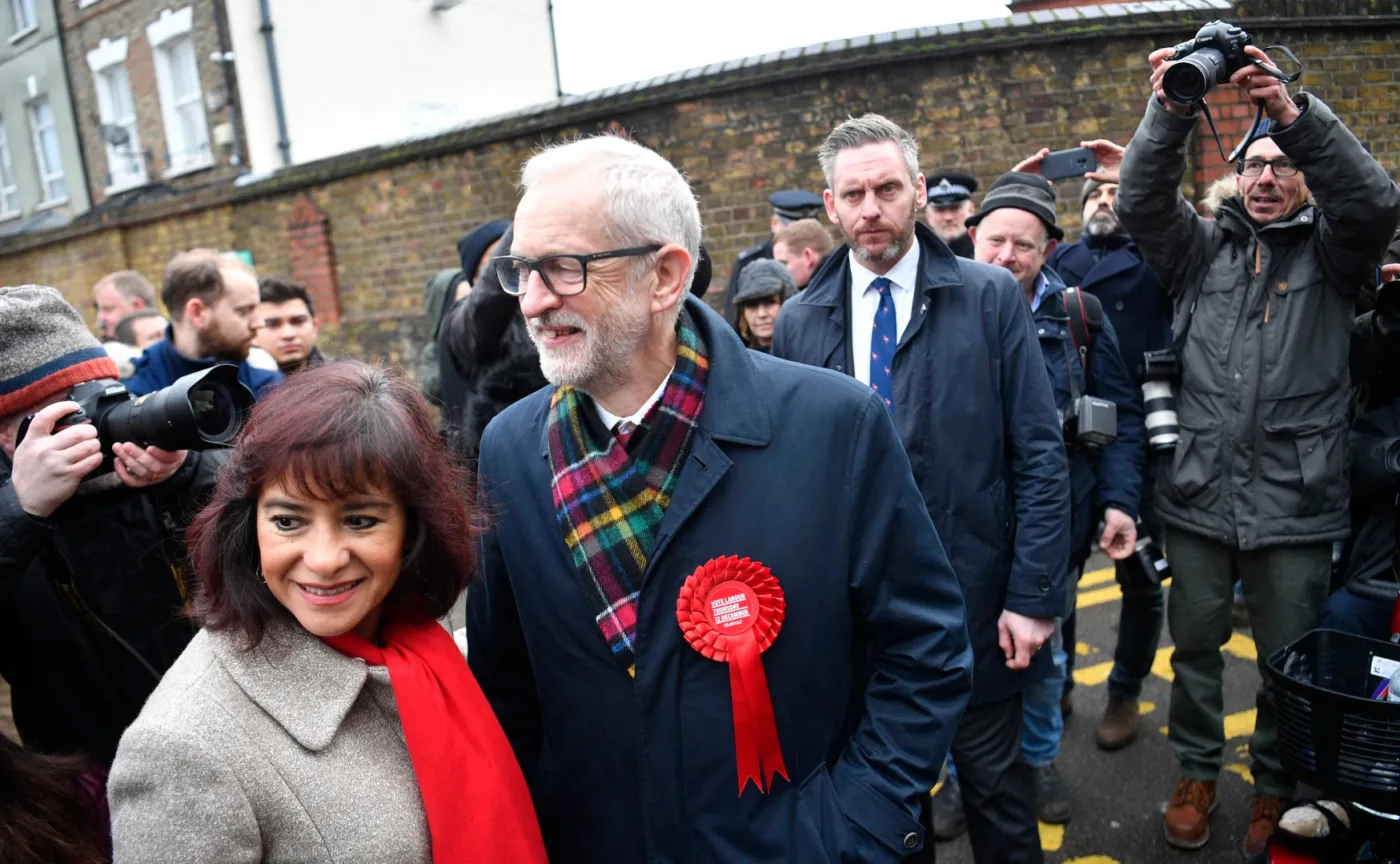 Porażka brytyjskiej lewicy. Lider Partii Pracy zapowiada swoją rezygnację