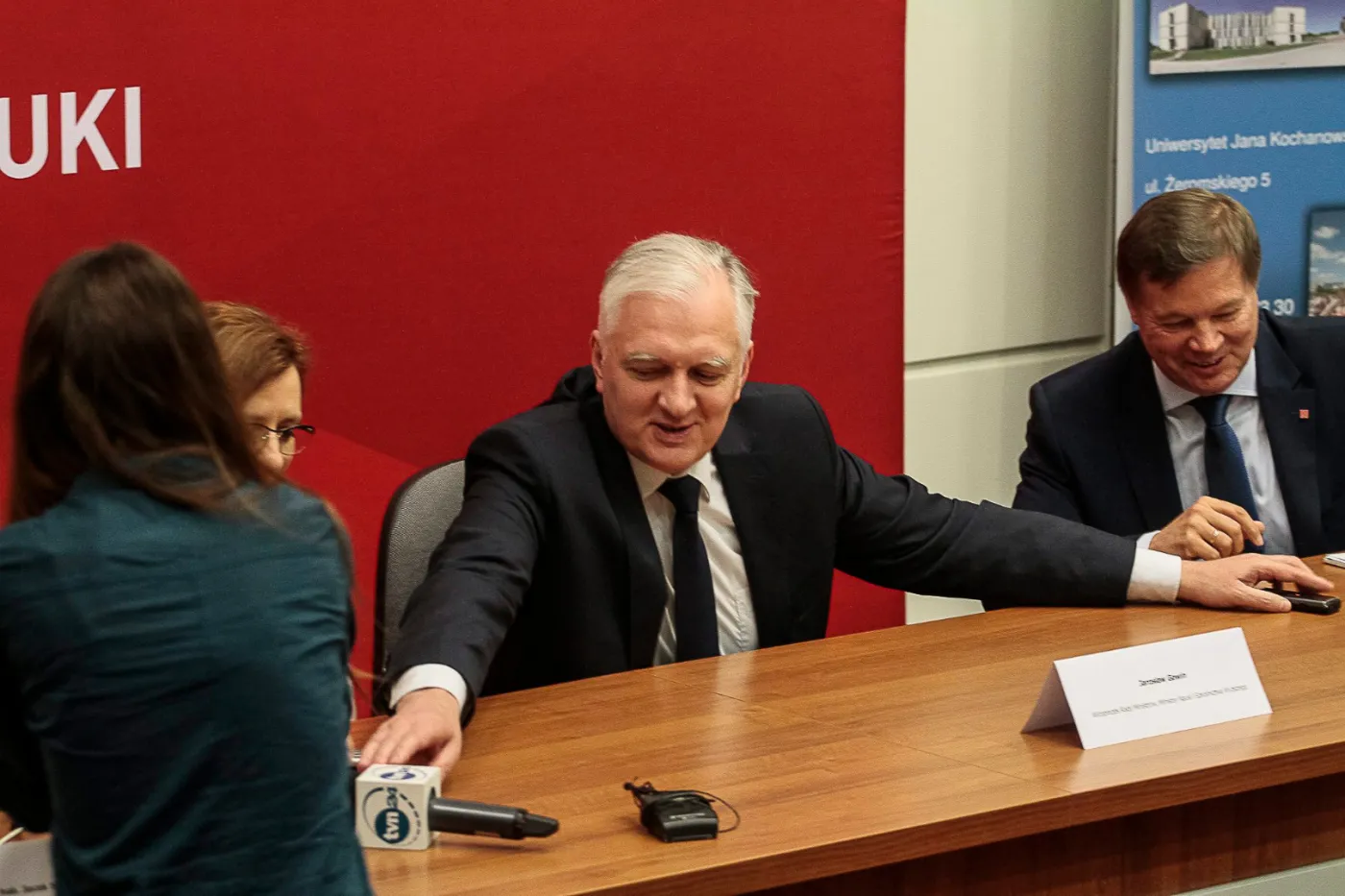 Gowin kontra rząd. Bochenek: Wypowiedź wicepremiera nt. ustawy o aptekach mocno przesadzona