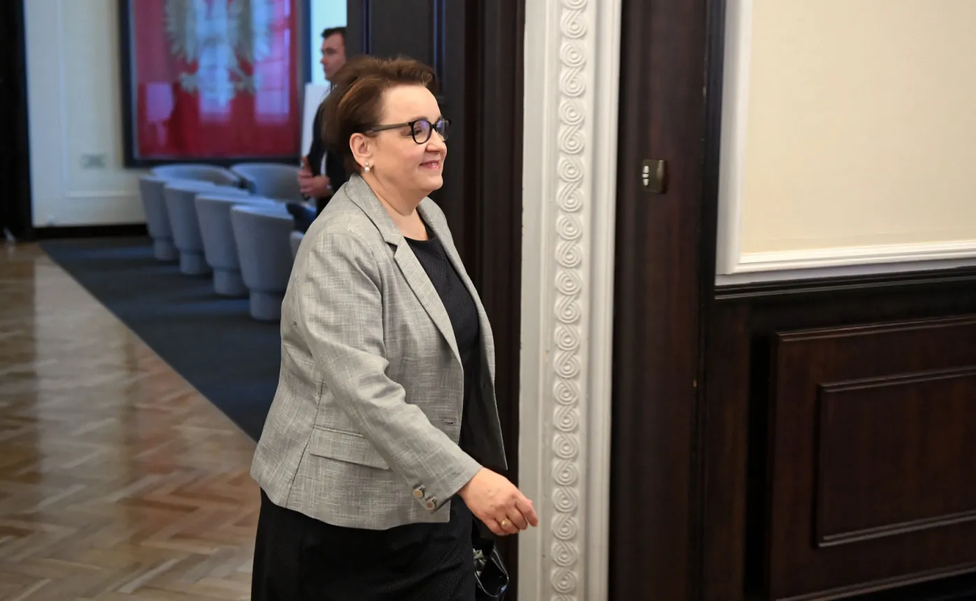 Zalewska: Wmarcu rozpocznie się wypłacanie podwyżek dla nauczycieli