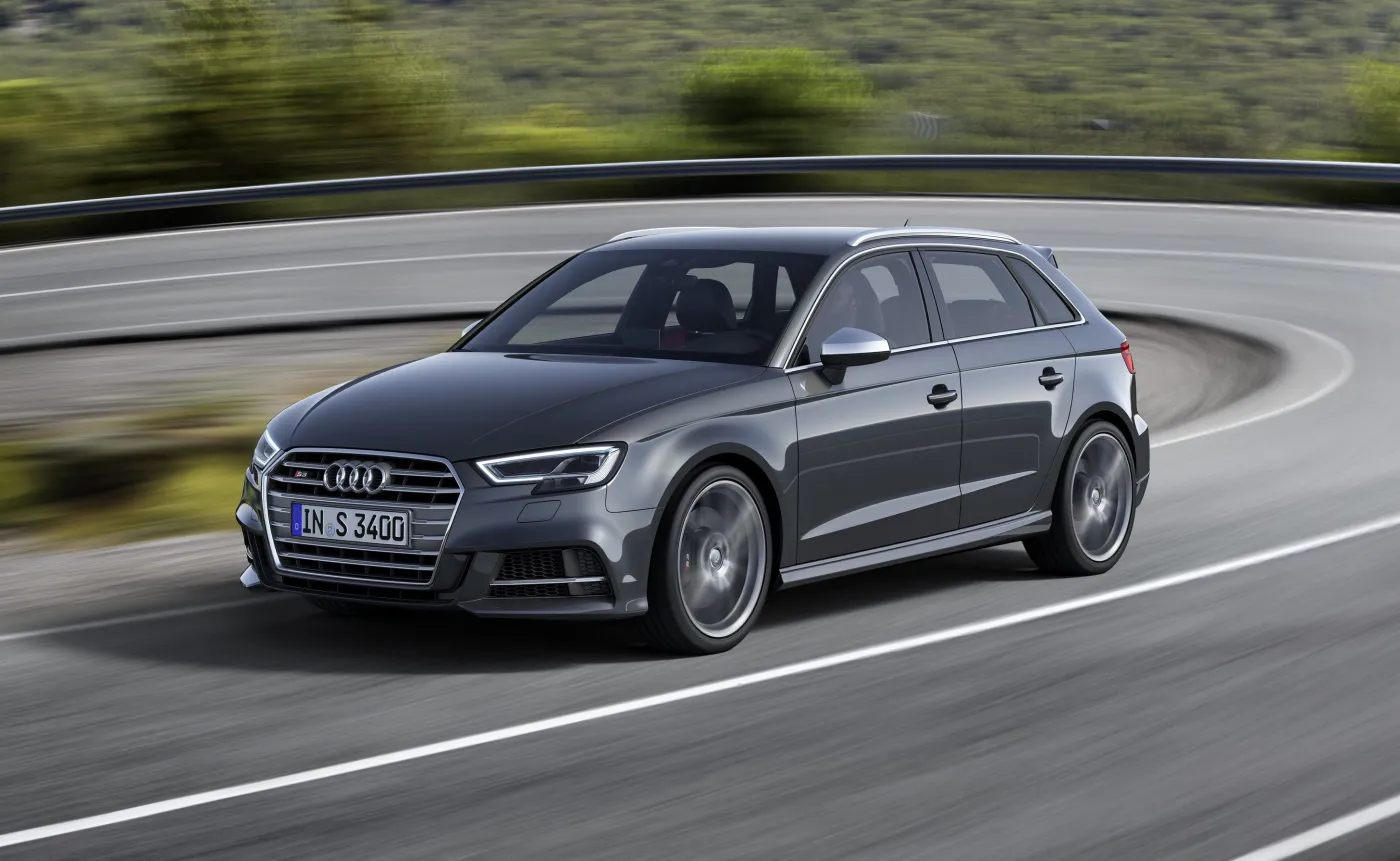 KAS kupuje 32 luksusowe auta. Czy potrzebuje 300-konnych sportowych pojazdów?