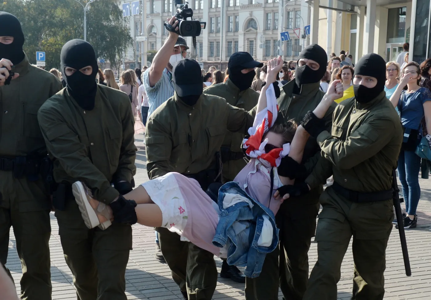 Białoruś: Trzy lata więzienia za przepychankę z milicją w czasie protestu