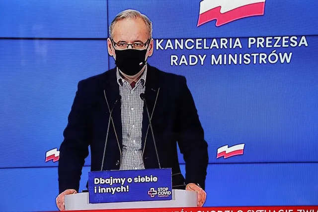 Niedzielski: Szkoły są rozsadnikiem epidemii. To nie jest tylko hipoteza