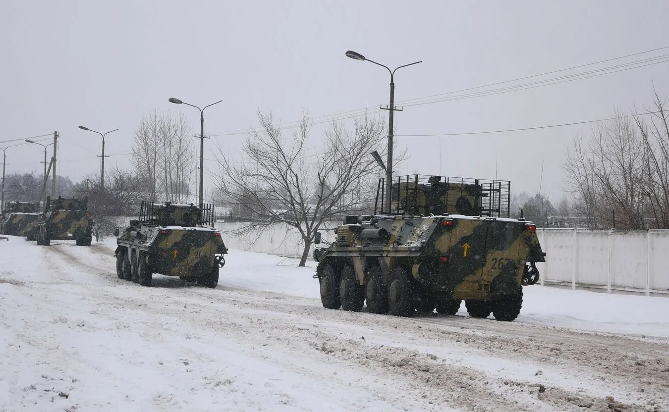 Brytyjskie ministerstwo obrony: rosyjska kolumna kierująca się na Kijów utknęła
